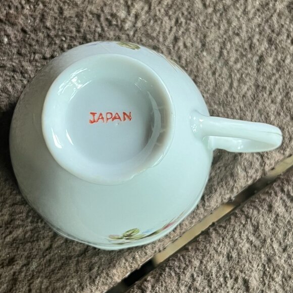 Vintage Japan Porcelain Roses Teacup & Saucer with Gold Trim, Set #1 - Picture 4 of 11